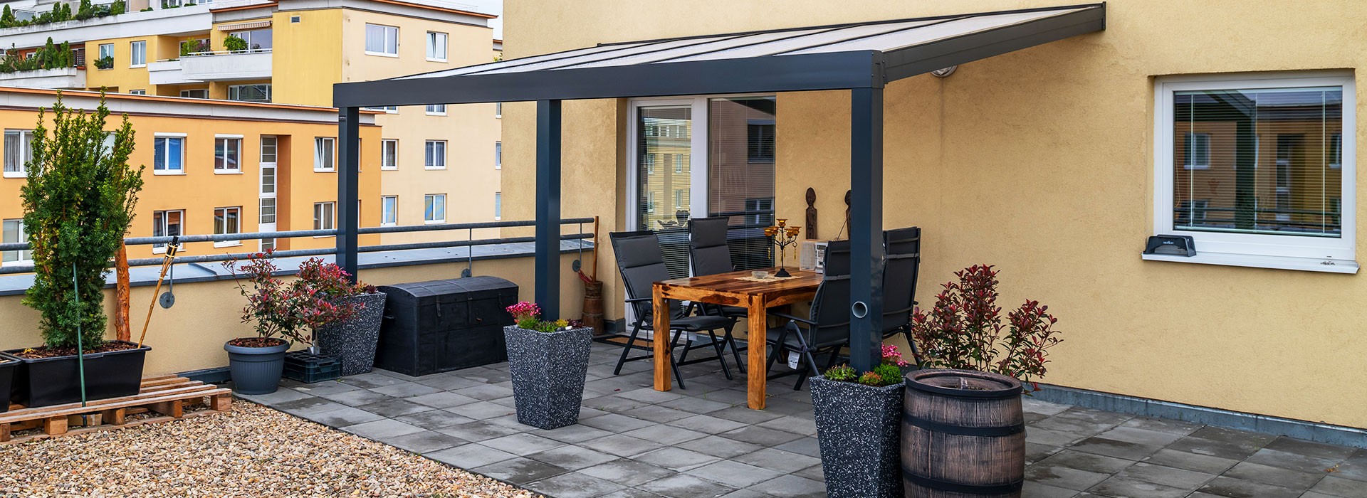 Aluminium Pergola mit Bedachung in Form von Polycarbonat