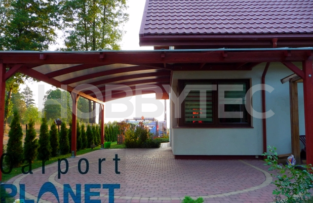 Pergola aus Holz an der Wand des Hauses Holz Corner II