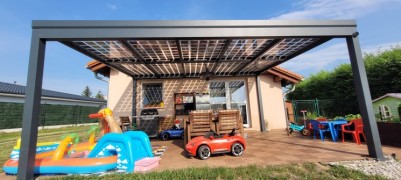 Aluminium-Terassenüberdachung SOLAR ENERGO mit Photovoltaikanlage - Netzanbindung