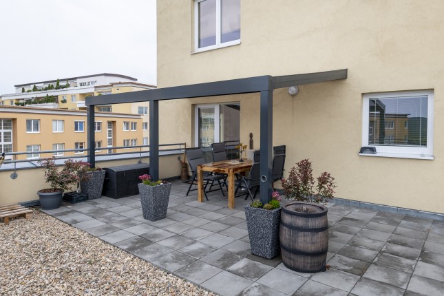 POLLARD Überdachung der Terrasse einer Wohnung